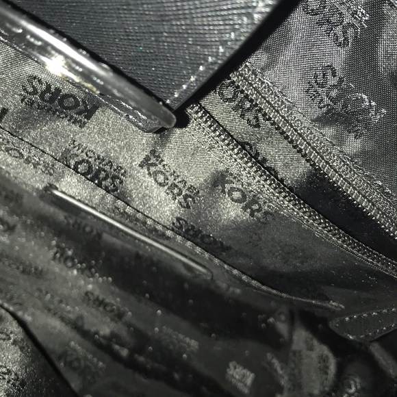 Authentic Michale Kors Shoulder bag. - Picture 3 of 3